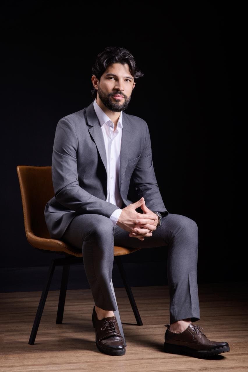 Dr. Kelvin Martins