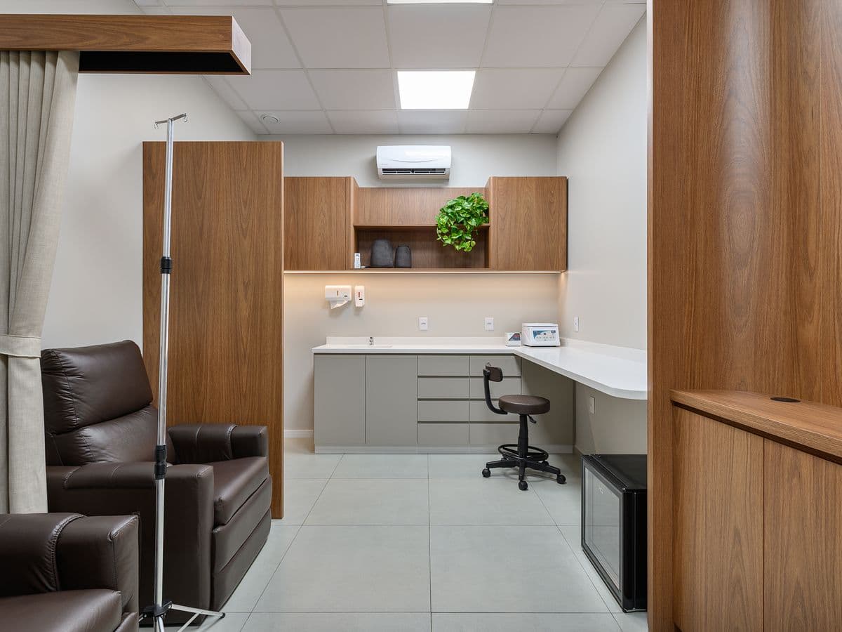 Sala de terapias com poltronas reclináveis
